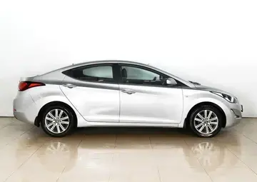 Hyundai Elantra Вид 4