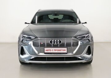 Audi e-tron S Вид 2