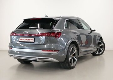 Audi e-tron S Вид 4