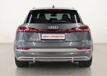 Audi e-tron S Вид 5