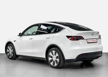 Tesla Model Y Вид 3