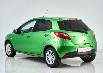 Mazda 2 Вид 4