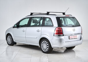Opel Zafira Вид 4